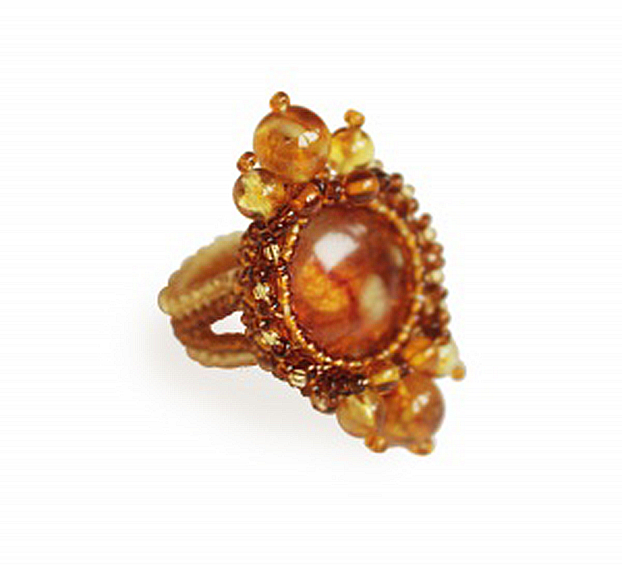 Плетеное кольцо из бисера со вставкой из цельного янтаря