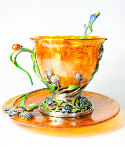 Чайная чашка  из янтаря "Ирис"