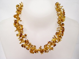 Ожерелье из натурального янтаря с бисером