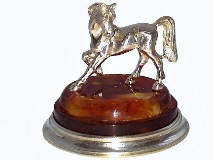 Сувенир "Лошадка" из янтаря HD8-lod-ka