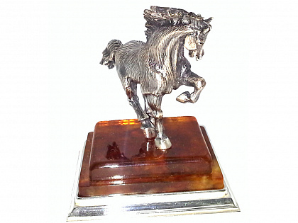 Сувенир "Лошадь" из янтаря HD8-lod-base