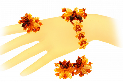 Кольцо в форме цветка из натурального янтаря и бисера 50681