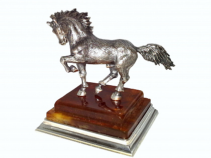 Сувенир "Лошадь" из янтаря HD8-lod-base
