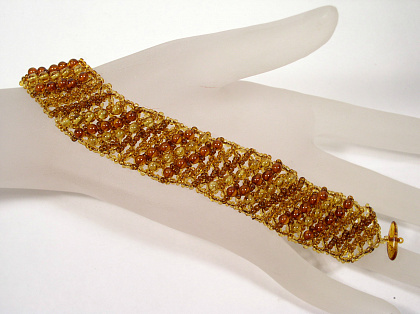 Плетеный браслет из бисера и природного янтаря 20024