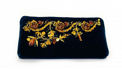 Косметичка бархатная, расшитая золотой нитью и янтарем 1007