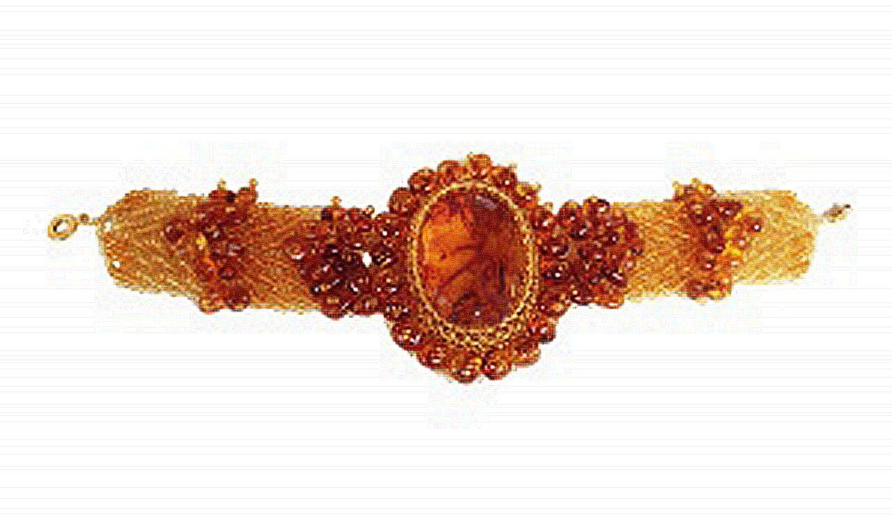 Крупный браслет из балтийского янтаря и бисера