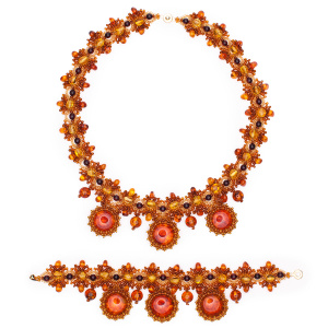 Комплект из натурального янтаря: ожерелье, браслет