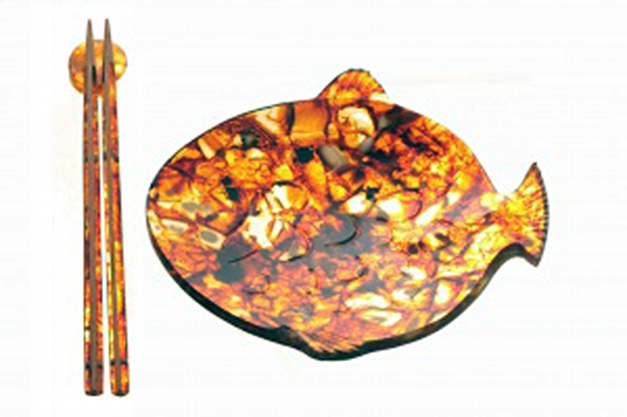 Янтарная тарелка "Рыбка" с палочками для еды из янтаря