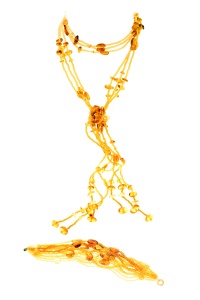 Изящный комплект из натурального янтаря: колье, браслет