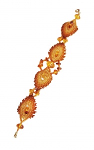 Плетеный браслет из балтийского янтаря и бисера