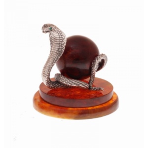 Сувенир "Змея с шаром" из янтаря