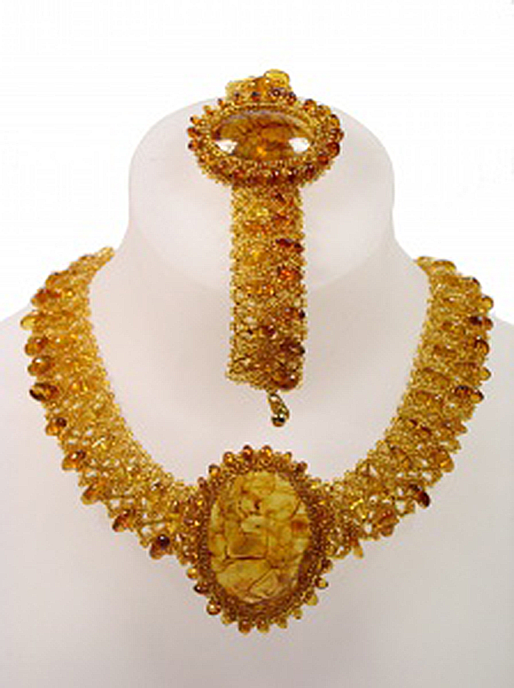 Яркий комплект из балтийского янтаря и бисера: ожерелье, браслет