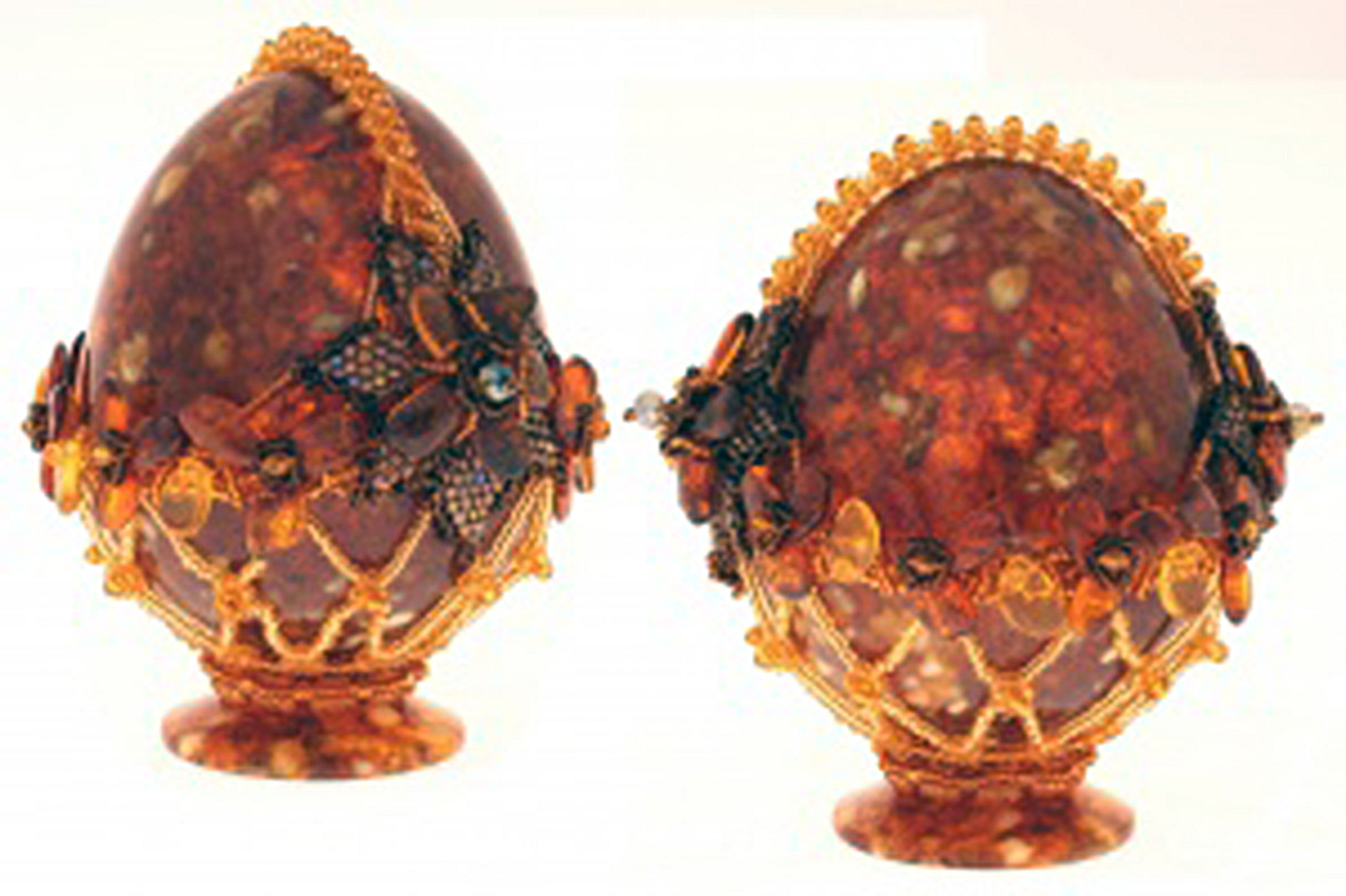 Яйцо пасхальное из янтаря