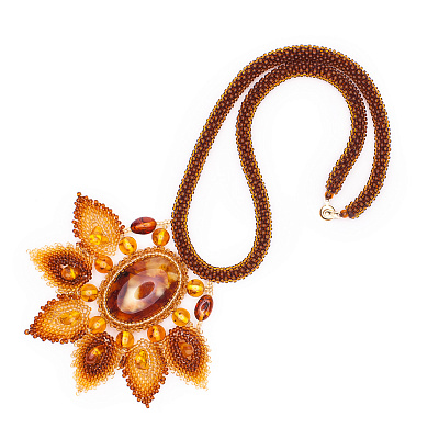 Колье с цветком из янтаря коньячного цвета с бисером 11031-3
