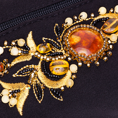 Косметичка шелковая, расшитая золотой нитью и янтарем 1004