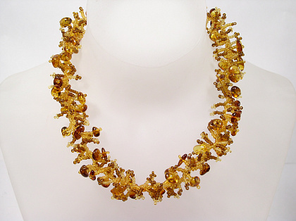 Ожерелье из натурального янтаря с бисером 10171