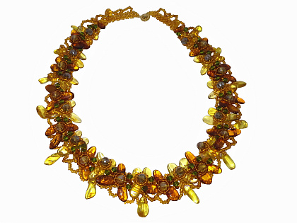 Ожерелье из натурального янтаря с бисером 10977