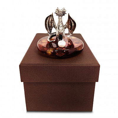 Сувенир "Дракон" с жемчужиной из янтаря dragon-pearl/pds
